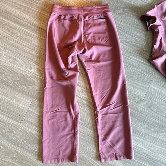 Figs Mauve Catarina Top Small & Livingston Pants small Petite Scrub Set - Picture 7 of 7